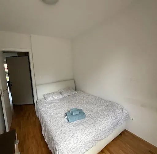 Dreamy Nature Near City-family Friendly, Free Parking 아파트 류블랴나